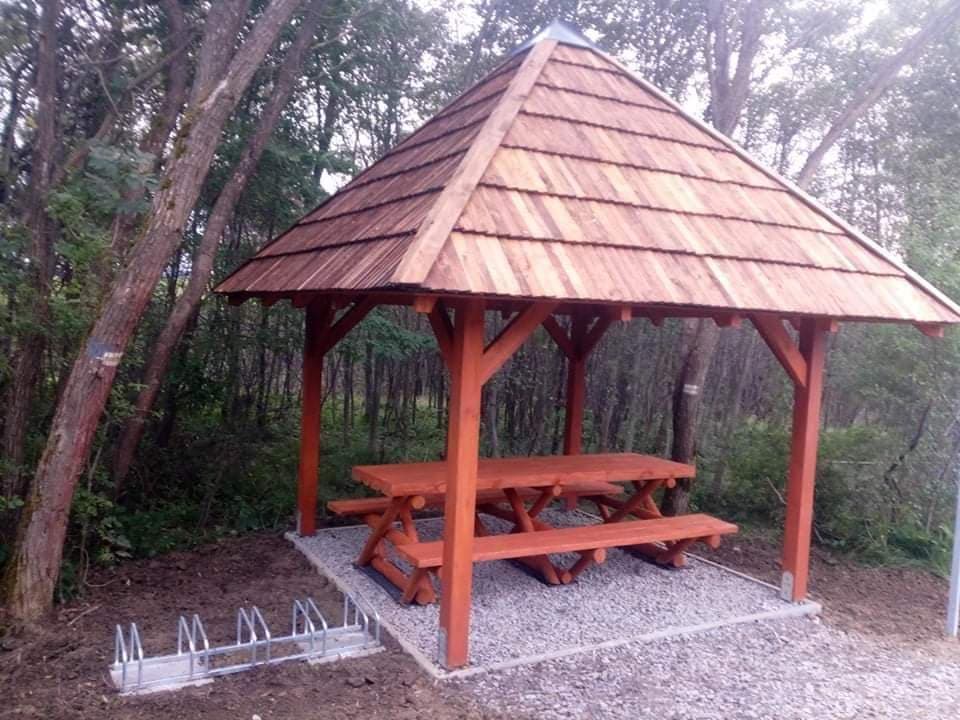 EM-WI-038 WIATA ZE STOLEM PIKNIKOWYM 3X3 - Miniaturka